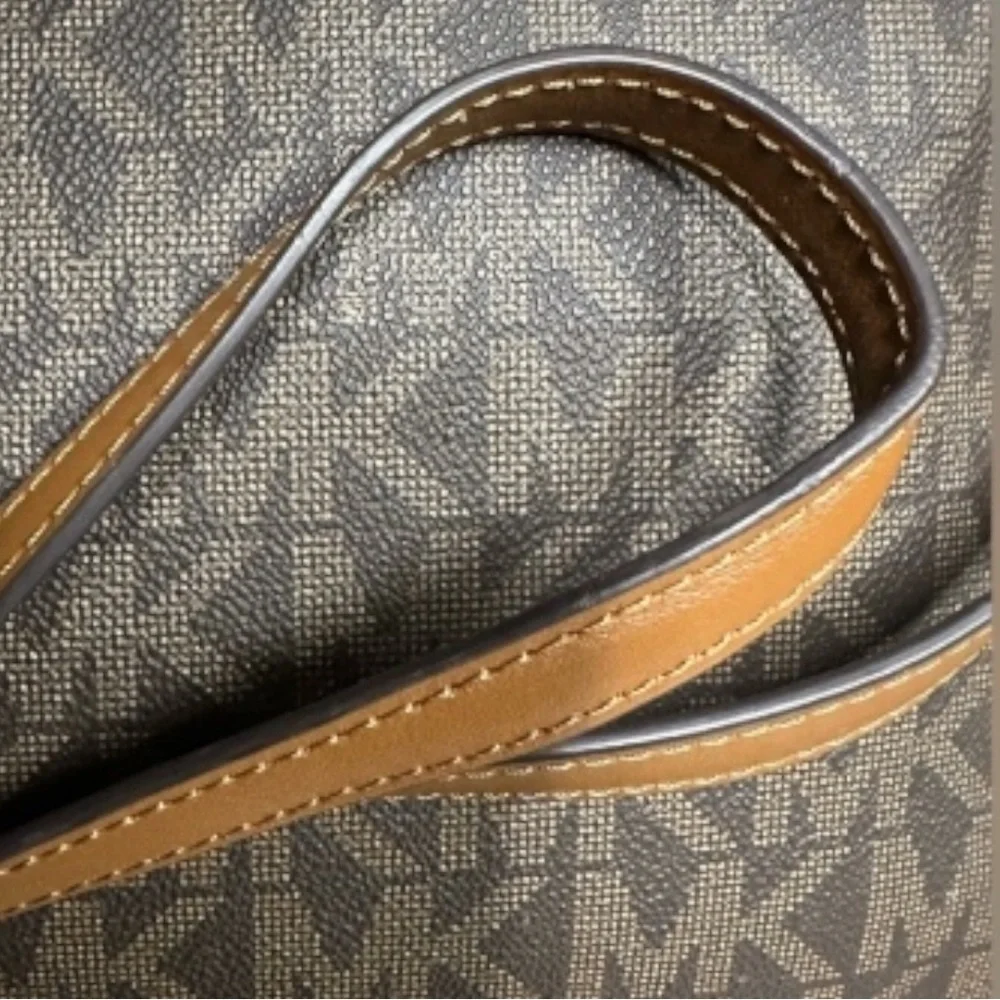 Authentic Michael Kors Jet Set Travel Messenger Bag Crossbody - Picture 7 of 10